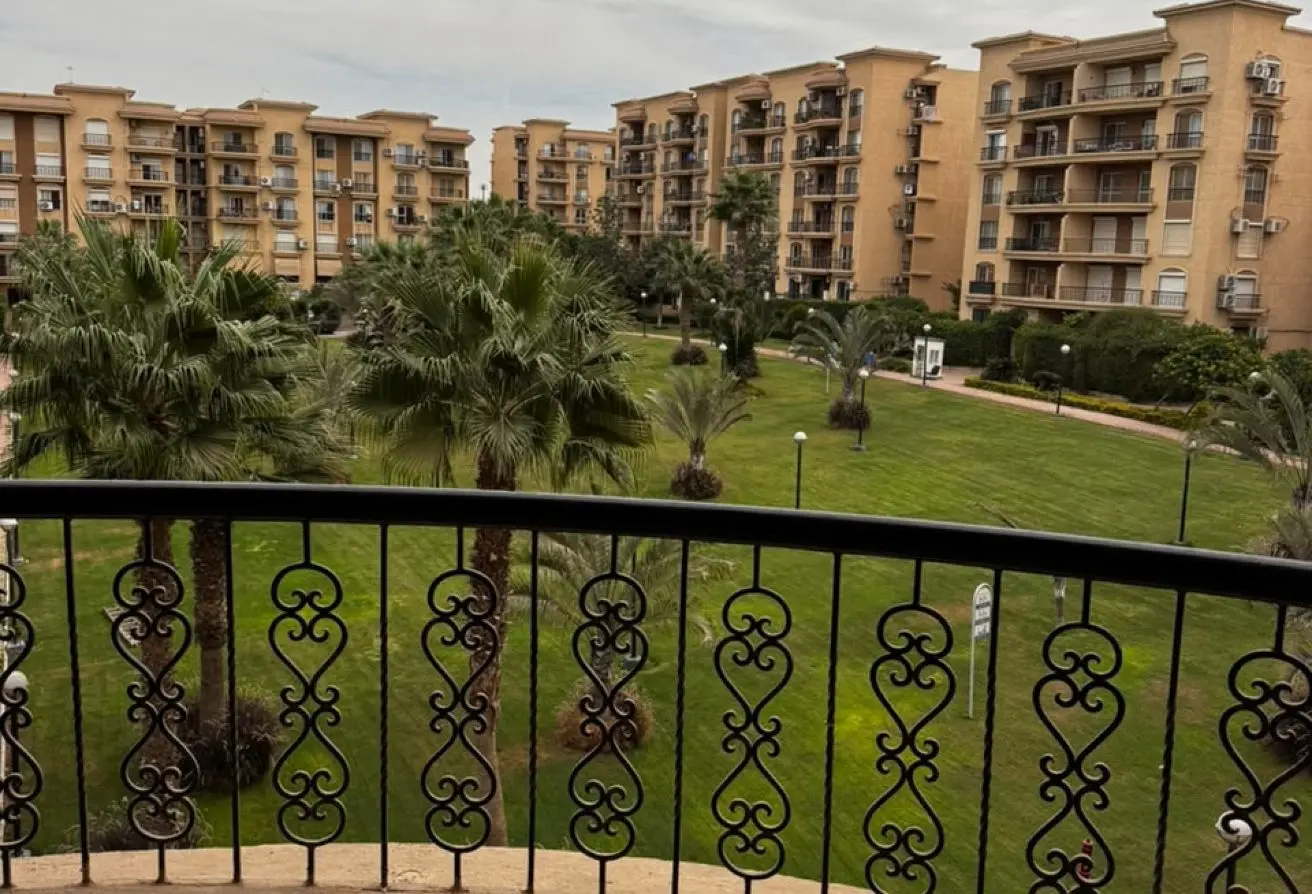 Apartment 211m² with wide garden view for sale in Al Rehab 2