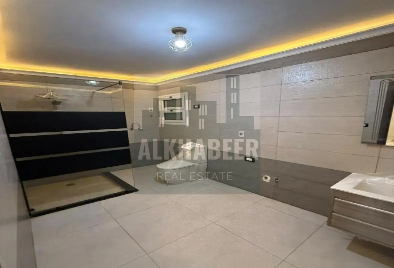10 Luxury apartment, first occupancy, brand new finishing, in a modern tower suitable for all purposes.
