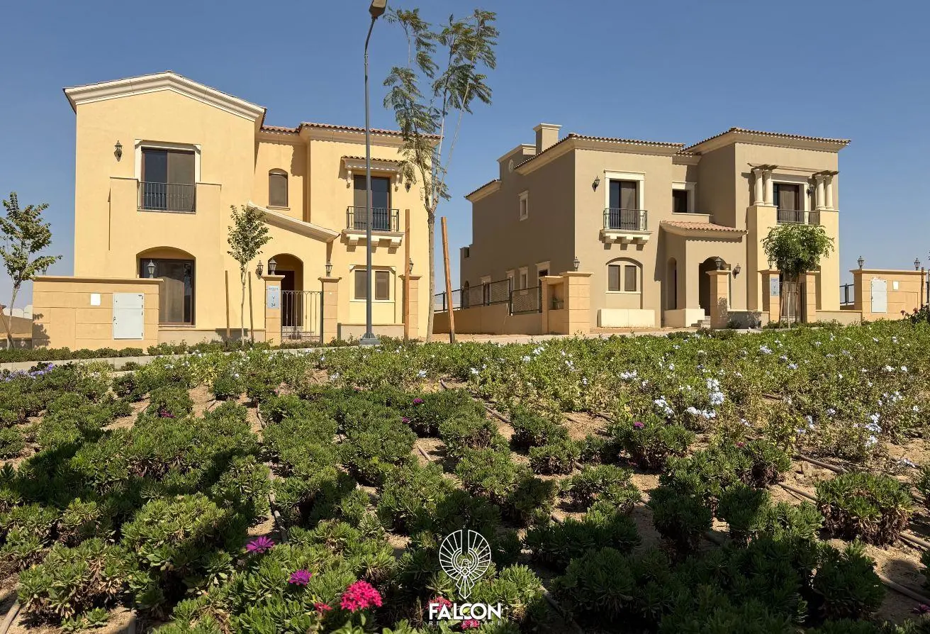فيلا فخمه كالقصر 714متر بتقسيمه ذكيه فيو مفتوحGolf