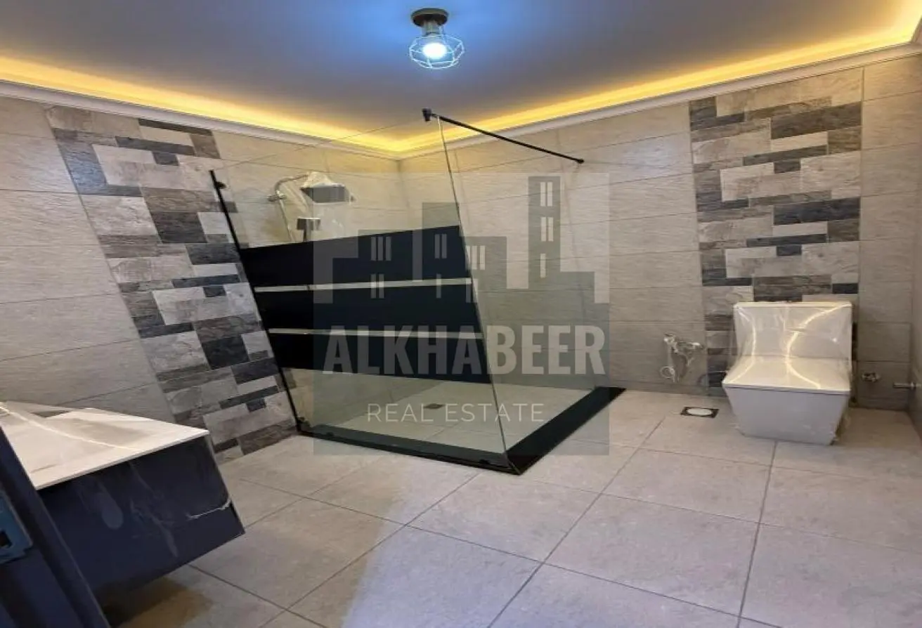 11 Luxury apartment, first occupancy, brand new finishing, in a modern tower suitable for all purposes.