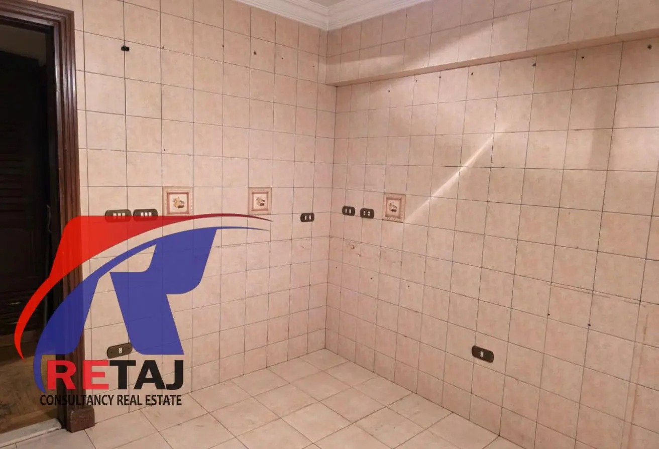 A distinctive apartment for sale, 300 meters, in the Golden Square between Abbas