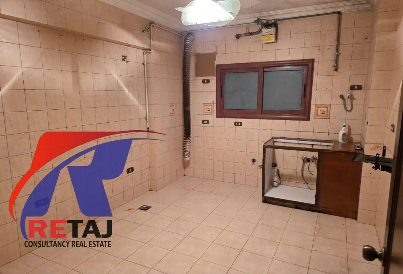 A distinctive apartment for sale, 300 meters, in the Golden Square between Abbas