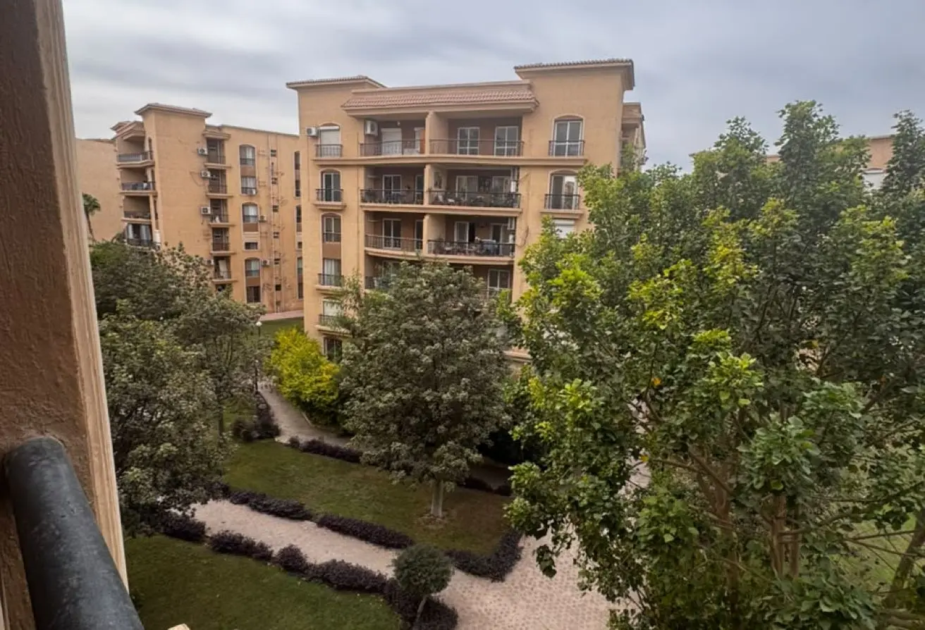 Apartment 211m² with wide garden view for sale in Al Rehab 2