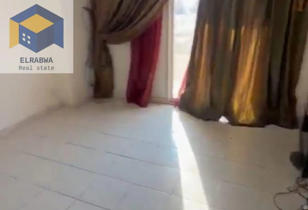 شقة 127 م للبيع رابع بأسنسير بجوار مول جيت واي