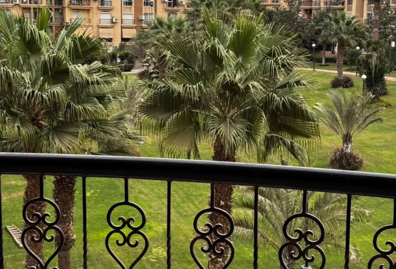 Apartment 211m² with wide garden view for sale in Al Rehab 2