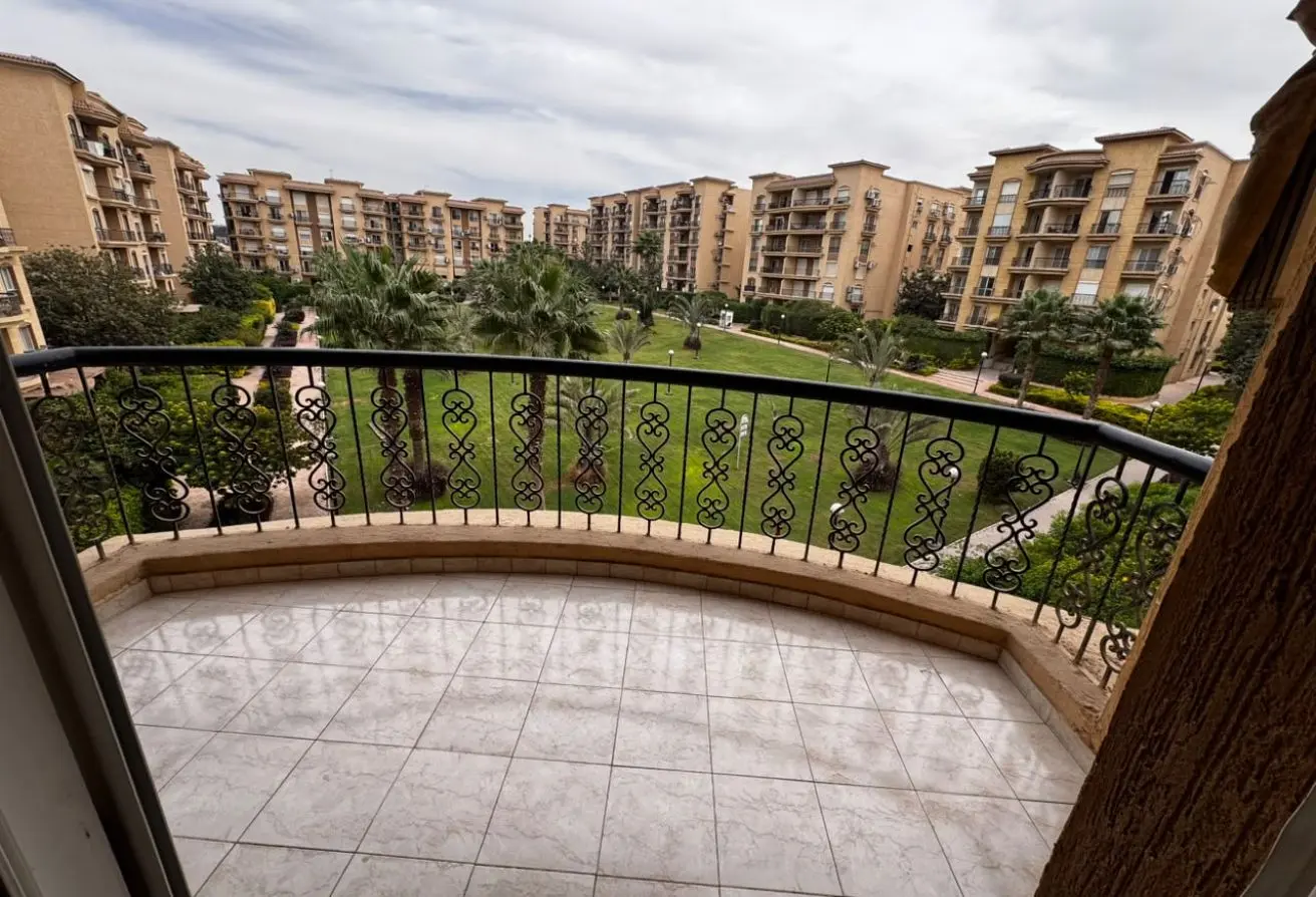 Apartment 211m² with wide garden view for sale in Al Rehab 2
