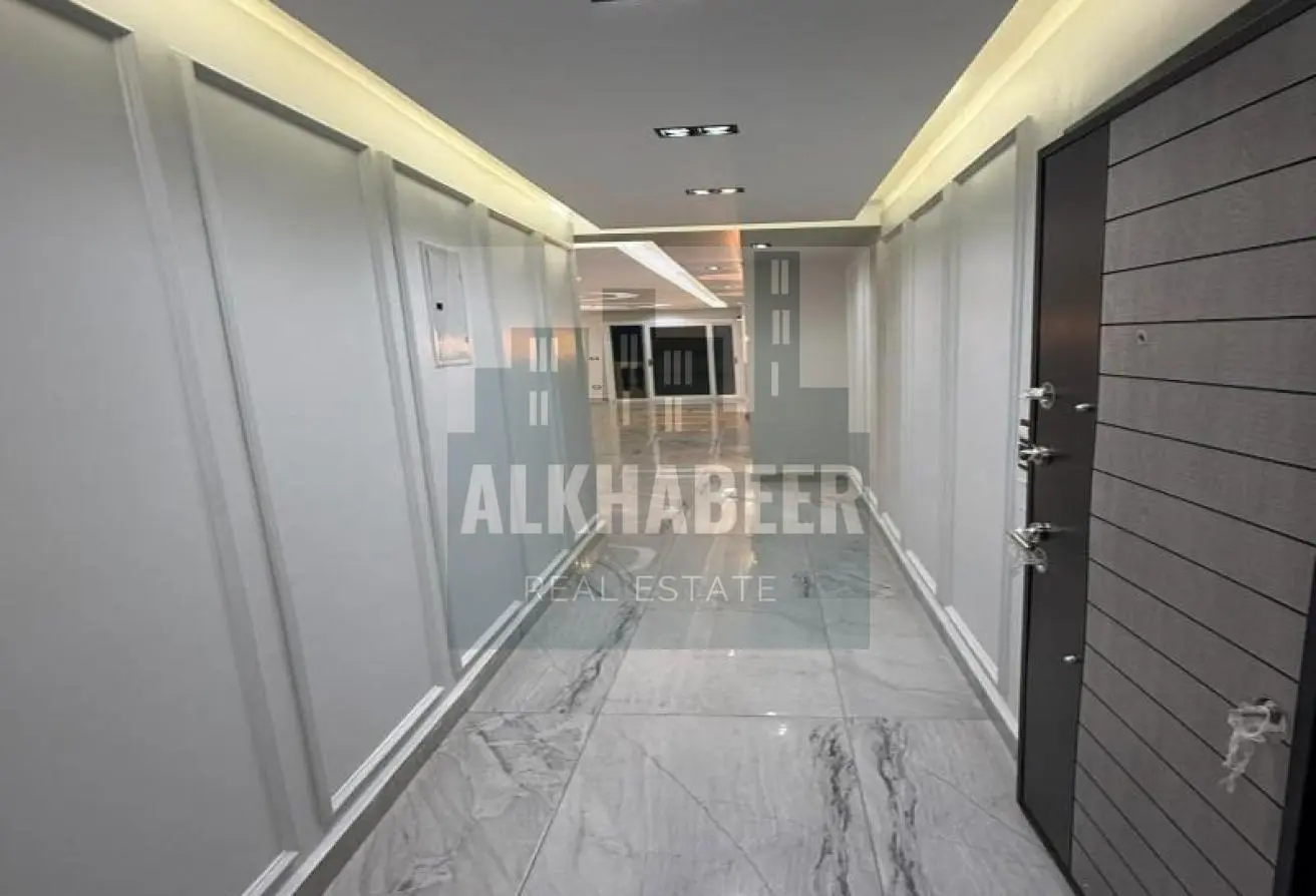 5 Luxury apartment, first occupancy, brand new finishing, in a modern tower suitable for all purposes.