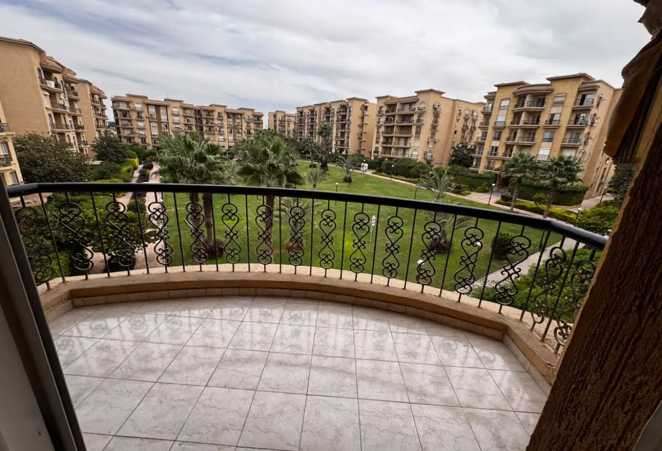 Apartment 211m² with wide garden view for sale in Al Rehab 2