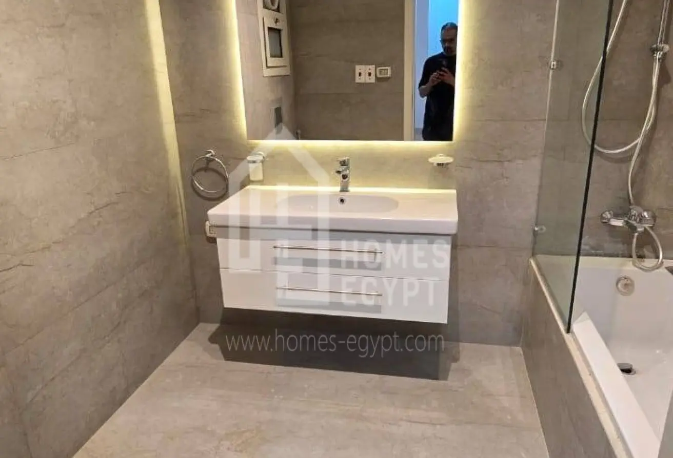 شقة واسعة جاهزة للسكن في جنوب الزمالك