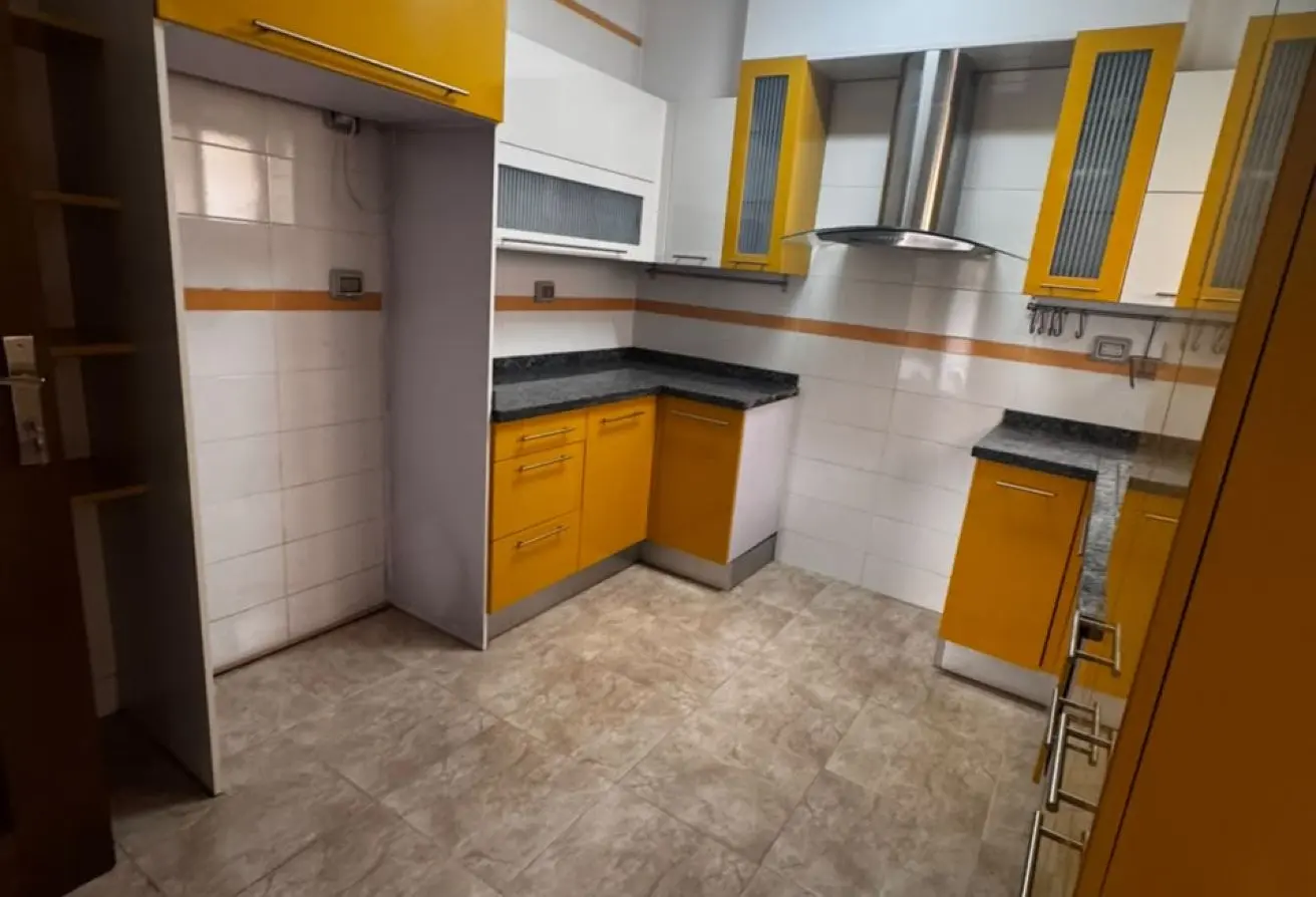 Apartment 211m² with wide garden view for sale in Al Rehab 2