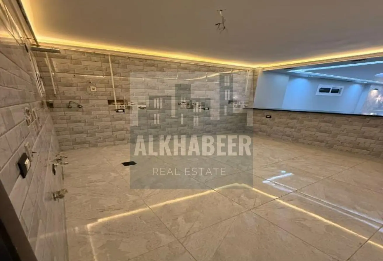 8 Luxury apartment, first occupancy, brand new finishing, in a modern tower suitable for all purposes.