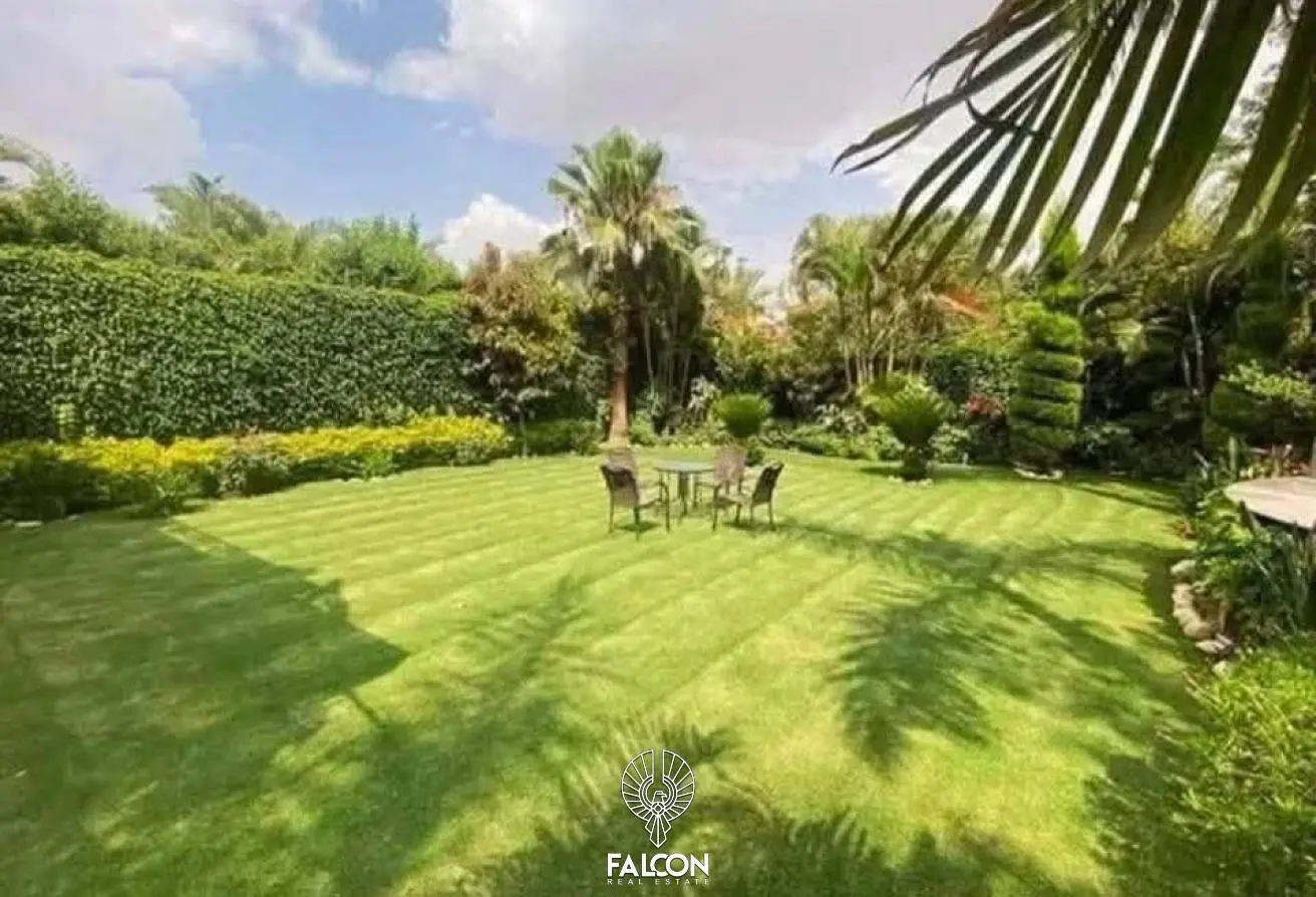 فيلا فخمه كالقصر 714متر بتقسيمه ذكيه فيو مفتوحGolf