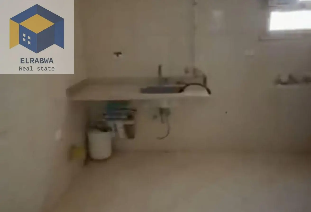 شقة 127 م للبيع رابع بأسنسير بجوار مول جيت واي