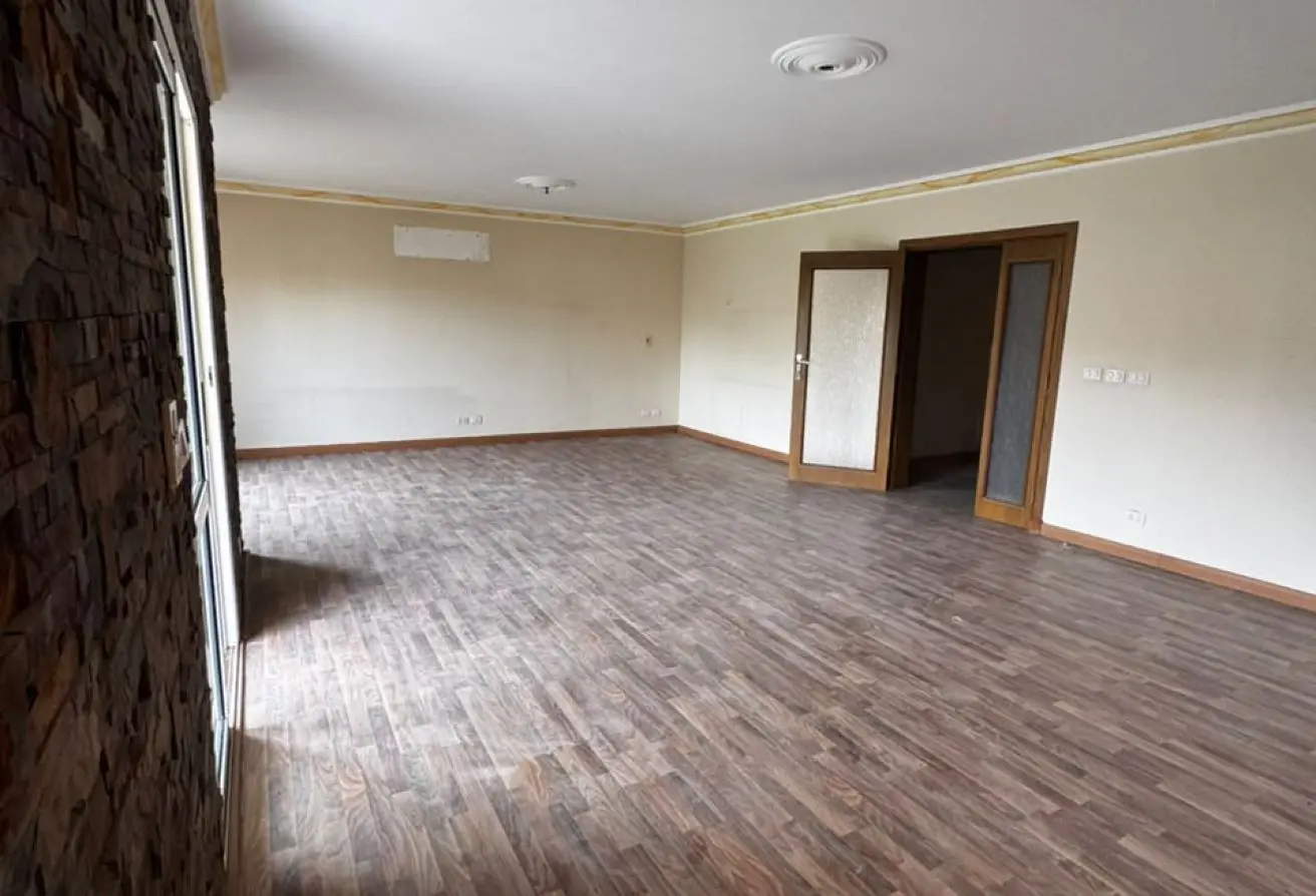 Apartment 211m² with wide garden view for sale in Al Rehab 2