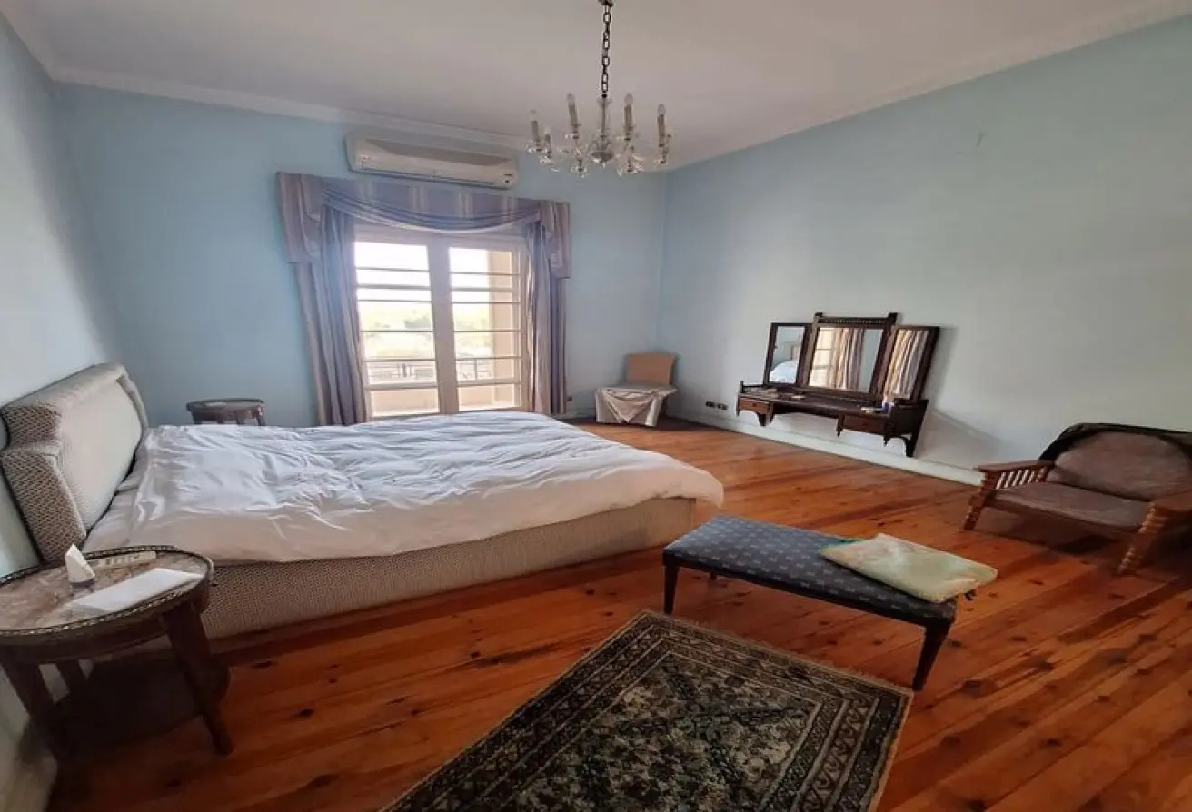شقة فاخرة واسعة للبيع في العجوزة – 300 متر مربع