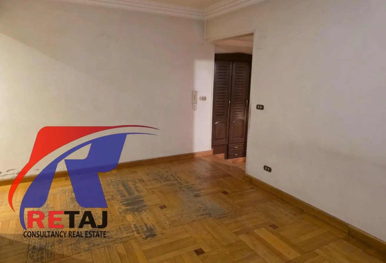 A distinctive apartment for sale, 300 meters, in the Golden Square between Abbas