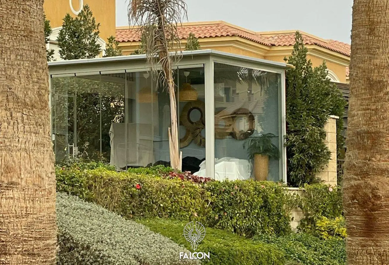 Luxury VIP villa (ground floor + first floor + roof) with a breathtaking view.