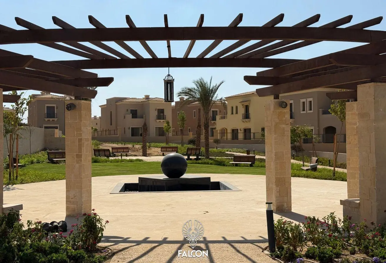 فيلا فخمه كالقصر 714متر بتقسيمه ذكيه فيو مفتوحGolf